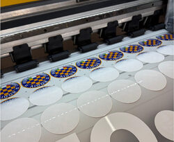 trend personalizzazione abbigliamento 2025 stampa DTF su pellicola