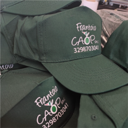 idee creative stampa DTF copertina cappellini personalizzati con logo